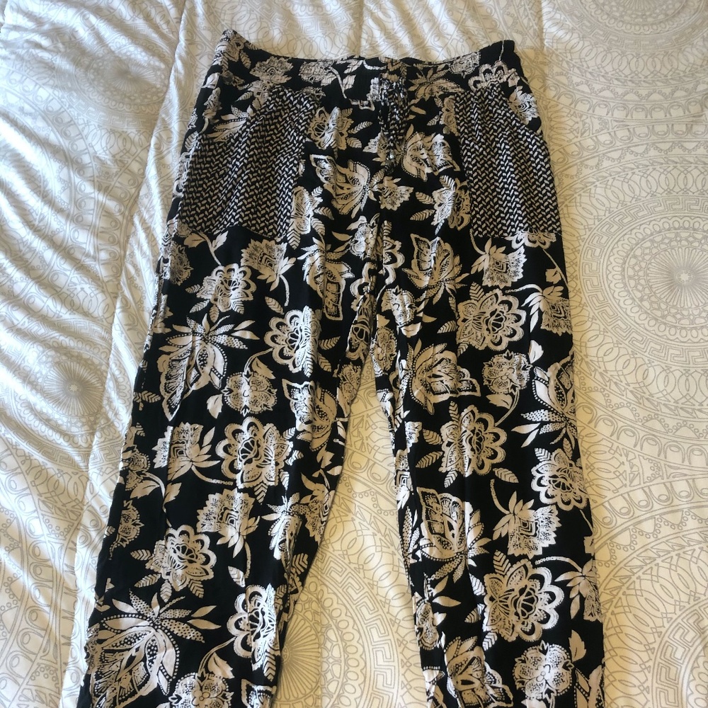 AEO Black and white Harem Pants Size M